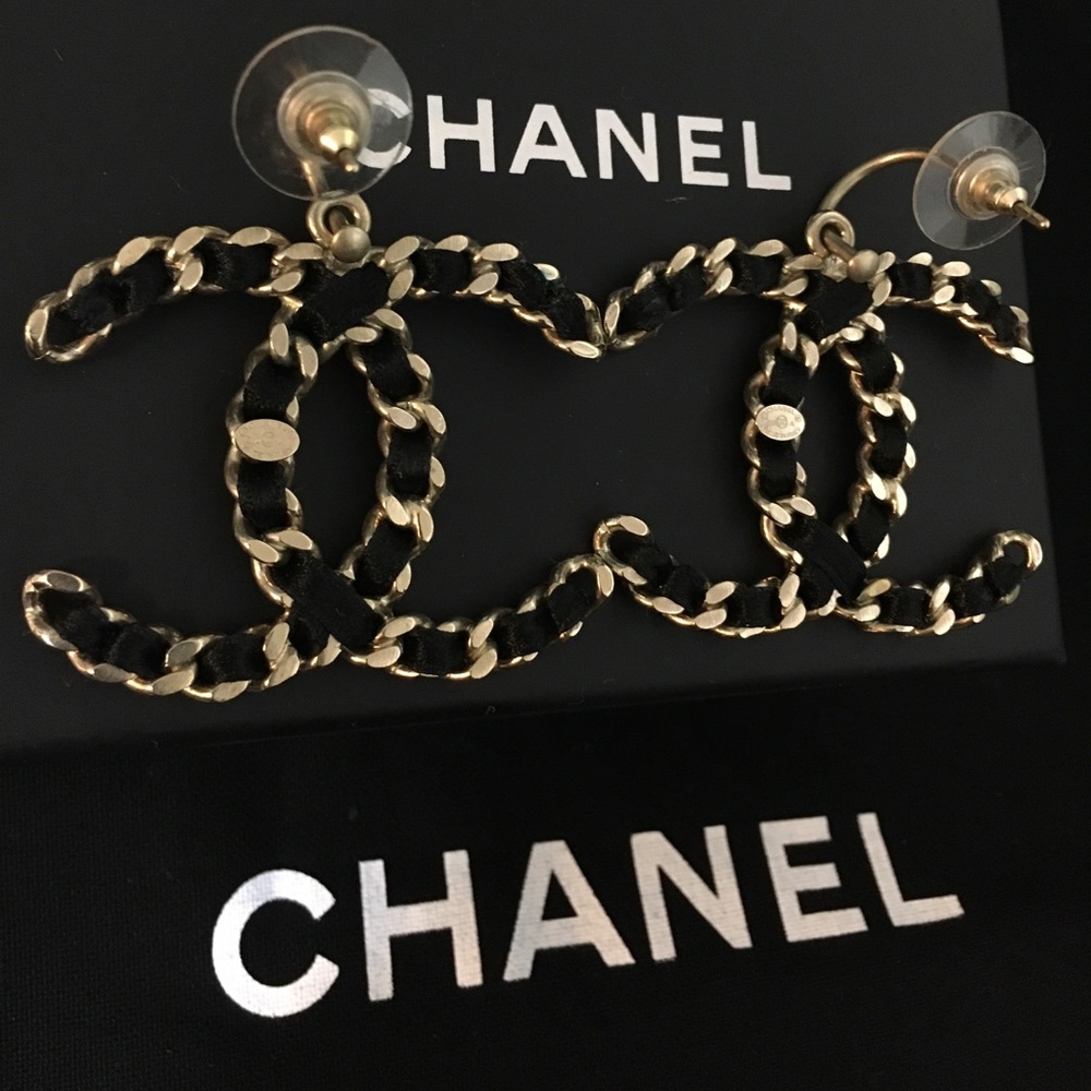 Auth. 💯 Chanel CC Earrings-Black Braided